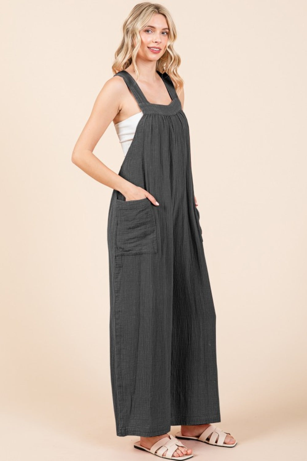 Women's Culture Code Cotton Pocketed Sleeveless Wide Leg Overalls